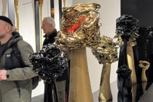 Stiklo menininkas R. Kriukas pristatė dar vieną parodą „Prabangos sinonimai“: „Ši ypatinga“