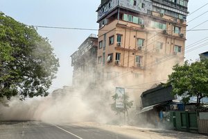 Žemės drebėjimo aukų skaičius Mianmare artėja prie 150, chuntos vadovas prašo užsienio pagalbos