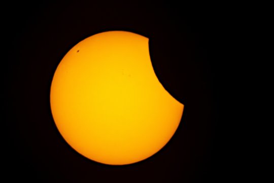 Lietuvoje užfiksavo Saulės užtemimą: kadrai – įspūdingi