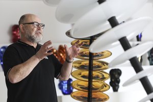 Stiklo magas, kurio darbai puošia pilis, „Titanike“ sukūrė prabangos liūną