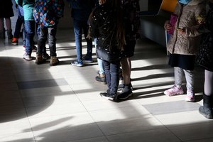 Vyriausybę ragina patvirtinti bendrą mokyklų reagavimo algoritmą