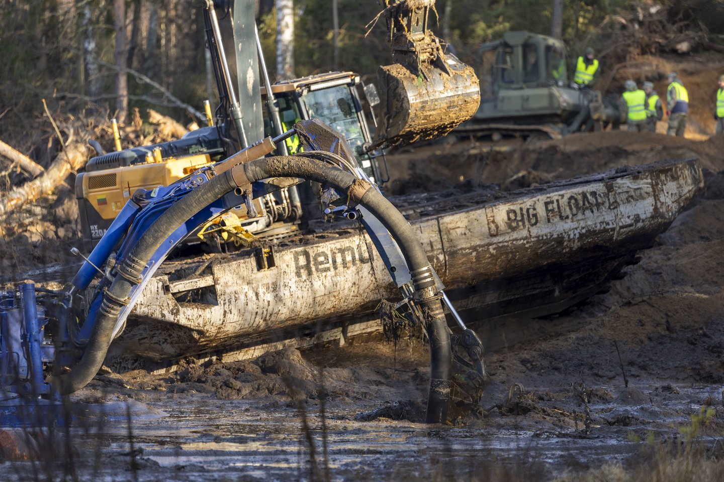Gelbėjimo operacija Pabradėje. <br>KAM nuotr.