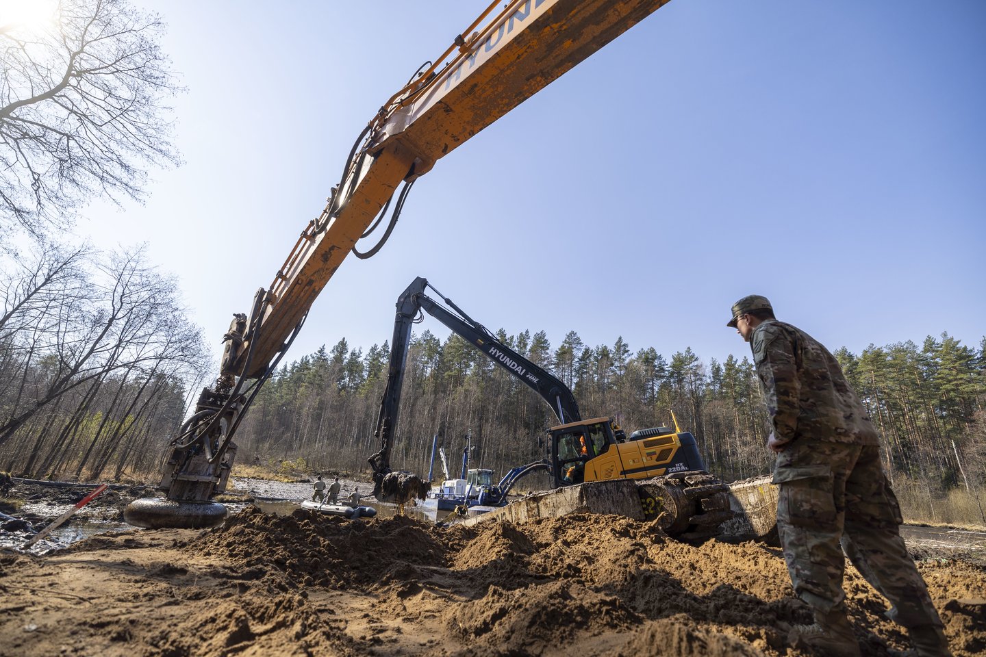 Gelbėjimo operacija Pabradėje. <br>KAM nuotr.