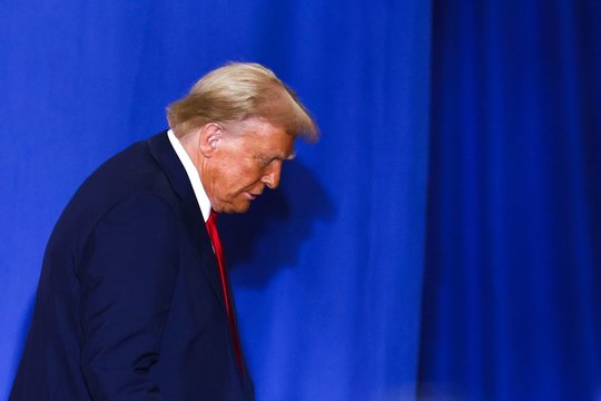 D. Trumpui nė motais, jei už automobilius amerikiečiams teks mokėti daugiau: „Tikiuosi, kad jie pakels kainas“