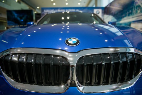 Kaune keli policijos ekipažai vaikėsi sprunkantį prabangų BMW, kurį metęs vairuotojas pasislėpė