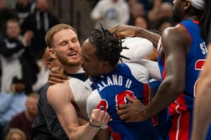 Chaosas Minesotoje – po nemenkų muštynių išvaryti septyni ekipų nariai: žaidėjai ir komandų treneriai