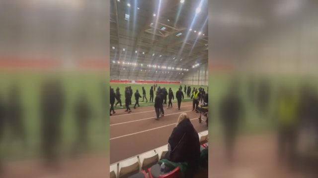 Užfiksavo sirgalių konfliktą: „Dainavos“ ir „Žalgirio“ fanai susirėmė dar prieš rungtynes