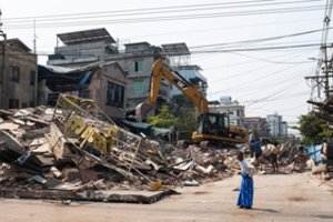 Žuvusiųjų per žemės drebėjimą Mianmare skaičius išaugo iki mažiausiai 2000
