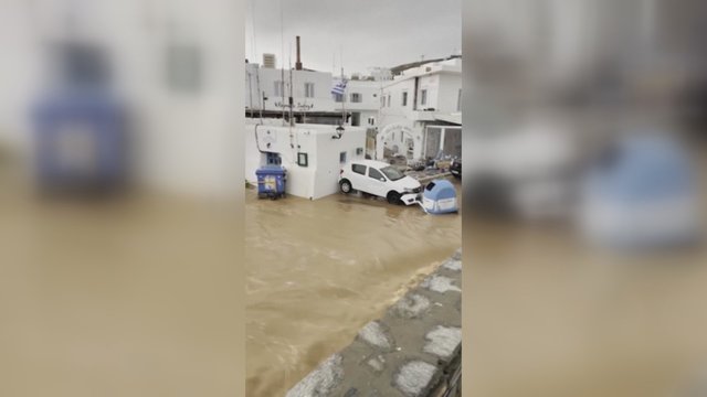 Smarkios audros užtvindė Graikijos salyną: sustabdytas eismas, gyventojai išgyvena ekstremalias sąlygas