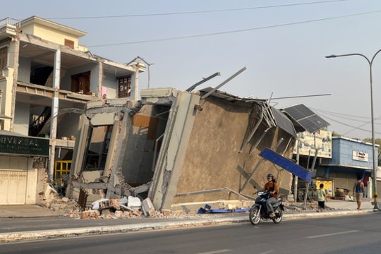 Žemės drebėjimo Mianmare aukų skaičius artėja prie 3 000