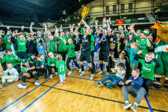 Toliau nenugalimi salės futbole – kokios emocijos po triumfo dėjosi čempionais tapusių kauniečių galvoje?