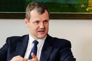 Premjero patarėjas: solidarumo įnašo tęsti neplanuojama, tačiau bankams keliamos sąlygos dėl investicijų