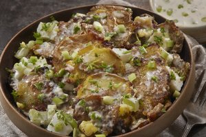 Sutraiškę bulves paruošite galybę dieviškai skanių šedevrų: nuo salotų iki pyragų