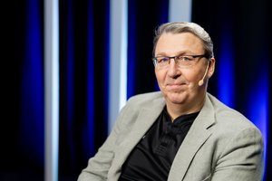 Apžvalgininkas Vytautas Bruveris įkliuvo neblaivus prie vairo: palieka ELTA vyr. redaktoriaus pareigas