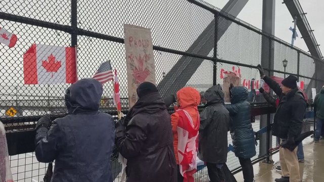 D. Trumpui įvedus muitus – nepasitenkinimo banga: kanadiečiai surengė protestą