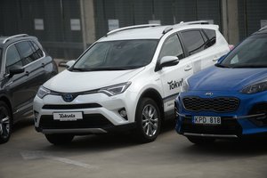 Jaunimas vis dažniau įsigyja automobilį lizingu: atskleidė, kiek skolinasi tokiam pirkiniui