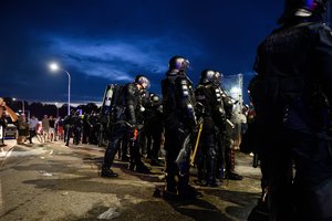 Teismas: JAV suimtas riaušių prie Seimo bylos kaltinamasis K. Jonikas bus teisiamas už akių