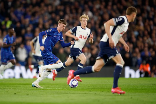 Svarbią pergalę iškovojo „Chelsea“, nors dviejų jo įvarčių neįskaitė