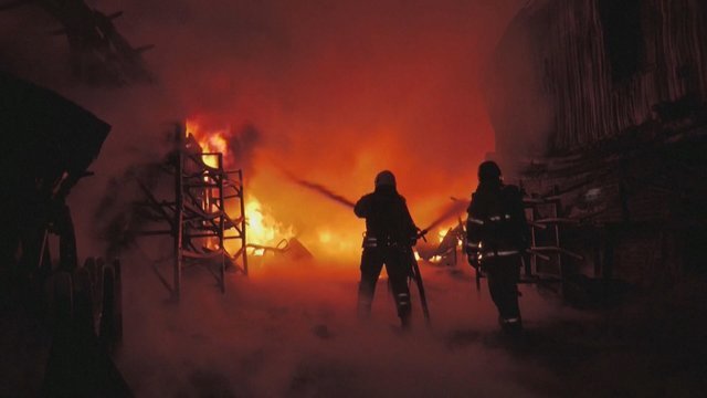 Rusija nesiliauja atakuoti civilių pastatų: po žiaurių naktinių smūgių Charkivas skaičiuoja aukas