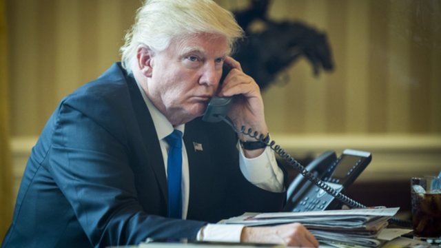 Paskelbus muitus D. Trumpas užsiminė apie šalių skambučius: jos padarys bet ką