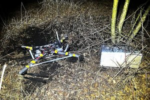 Šalčininkų rajone pasieniečiai perėmė dar vieną droną su baltarusiškomis cigaretėmis