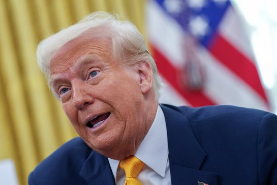 „Vykdoma raganų medžioklė“: D. Trumpas užsipuolė teismo nuosprendį M. Le Pen