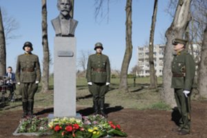 Į Ukmergę sugrįžo A. Smetona – atidengtas atkurtas biustas pirmajam šalies Prezidentui