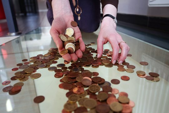Naujausia apklausa atskleidė karčią tiesą – net trečdalis lietuvių neturi jokių santaupų