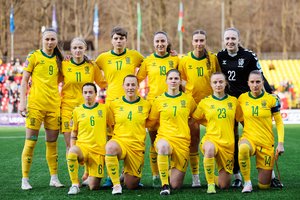 Lietuvos moterų rinktinė nepasipriešino be vyriausiojo trenerio likusioms Azerbaidžano futbolininkėms