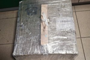 Garaže Kauno rajone pasieniečiai rado beveik 5 tūkst. pakelių kontrabandinių cigarečių