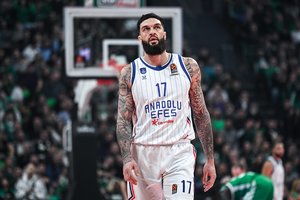 Krepšinio spektaklyje Belgrade – magiškai pratęsta įspūdinga „Anadolu Efes“ pergalių serija
