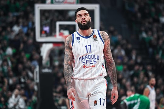 Krepšinio spektaklyje Belgrade – magiškai pratęsta įspūdinga „Anadolu Efes“ pergalių serija