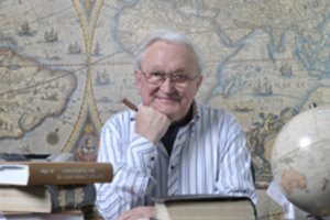 Šviesaus atminimo Algimantas Čekuolis vienuolika metų plaukiojo jūromis ir buvo žvejybos laivo bocmanas