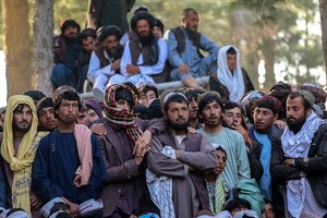 Tunise uždarytos didelės migrantų stovyklos