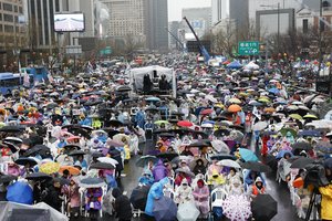 Tūkstančiai buvusio Pietų Korėjos prezidento rėmėjų dalyvavo demonstracijoje