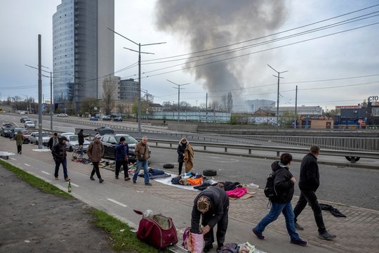 Kyjivas atakuojamas raketomis, nugriaudėjo sprogimai: meras paragino likti slėptuvėse