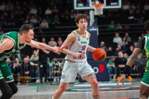 „Žalgiris“ savo gerbėjų nenuliūdino – paskutinėmis minutėmis išsigelbėjo prieš „Lietkabelį“