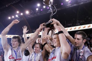 Diena, kuomet Lietuva meldėsi ne naujajam popiežiui, o „Lietuvos rytui“ – istoriniam triumfui sukanka 20 metų