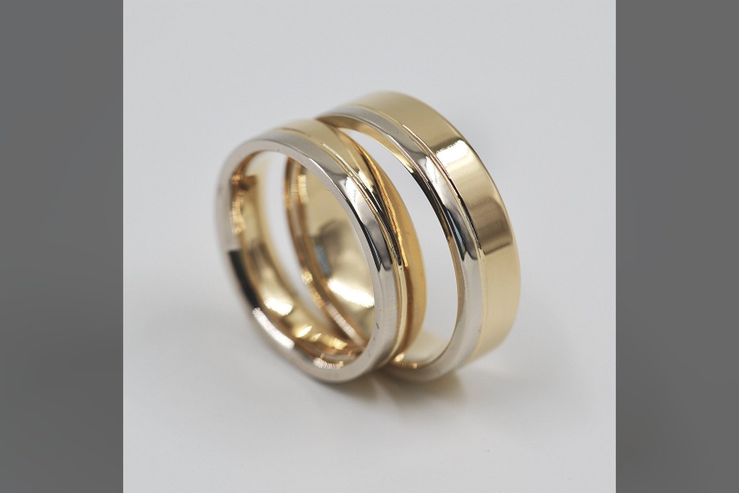 „ŠarVas juvelyrikos kalvė“ įkurta siekiant klientams pasiūlyti kokybiškus individualiai kurtus juvelyrinius dirbinius.