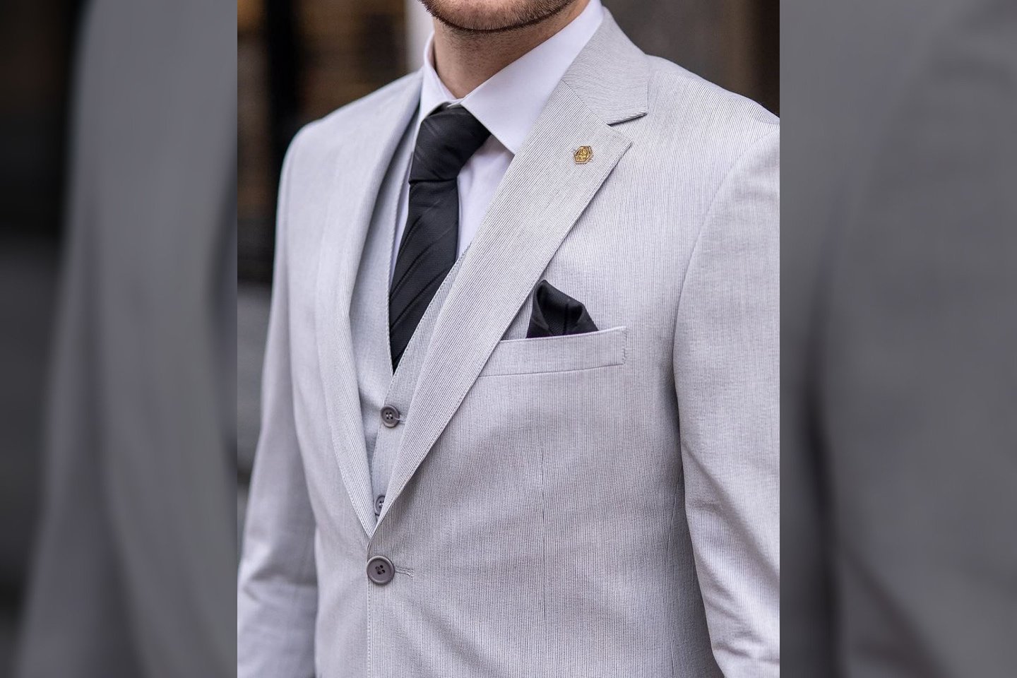 „Elitman“ – vyriškų kostiumų parduotuvė, siūlanti vieną didžiausių kostiumų pasirinkimų visoje Lietuvoje.