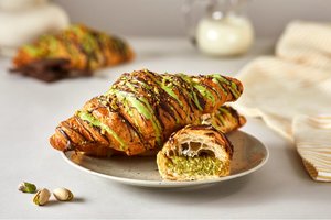 Smaližiai to laukė jau seniai: prekybos tinklas pradėjo kepti Dubajaus stiliaus kruasanus