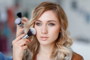 Dar vienas lobis kosmetikoje: kas tie keramidai ir peptidai?