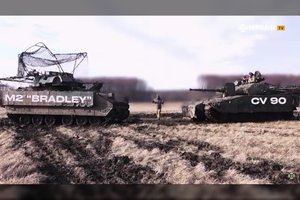 Kuri geresnė – amerikietiška ar švediška? Palygino dvi geriausias pasaulyje pėstininkų kovos mašinas