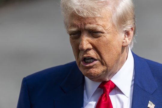 D. Trumpas išvadina Kiniją „didžiausia piktnaudžiautoja“ tarifais