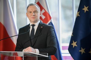 Lenkijos prezidentas A. Duda: JAV kariai perkeliami, o ne išvedami iš šalies