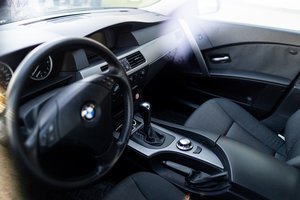 Seimo kanceliarija perdavė Ukrainai keturis automobilius