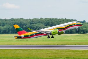 Latvijos premjerė siūlo Lietuvai ir Estijai investuoti į „airBaltic“