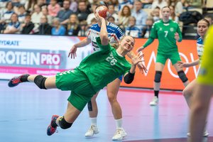 Pasaulio moterų rankinio čempionatas tolsta – prieš atsakomą mačą mūsiškės namo parsivežė 10 įvarčių deficitą