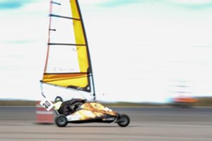 Kaune praūžė LR klubų vėjaračių čempionatas: šaltis, vėjas ir adrenalinas