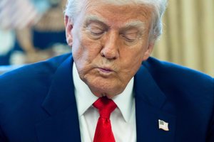 D. Trumpas dar kartą pagrasino Iranui karinėmis priemonėmis